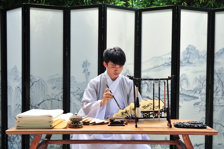 从圈地自萌到日趋火热,古风音乐如何追逐“月亮”与“便士”?