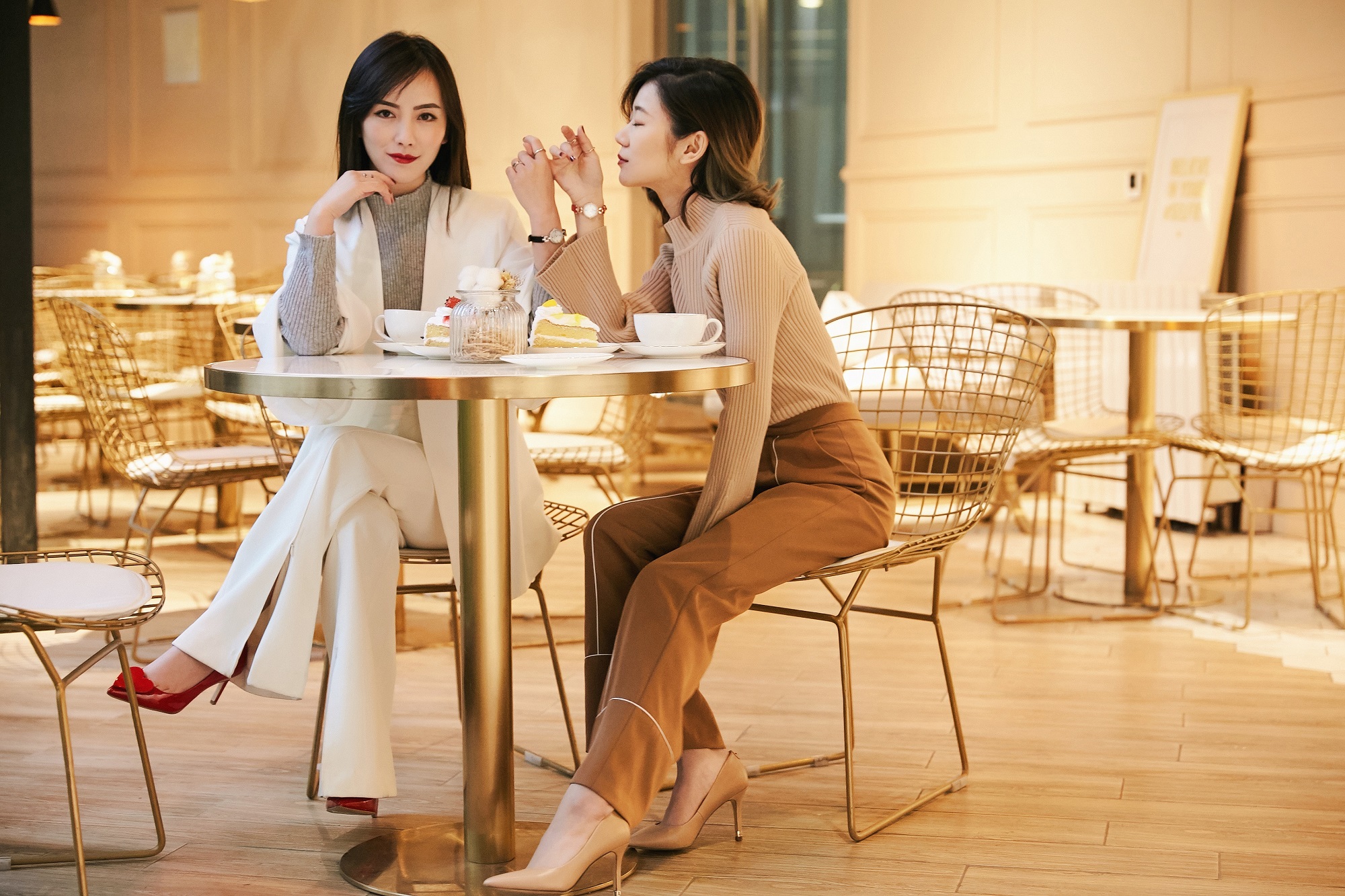 穿个衣服就暴露了真假姐妹情，是要逼我裸奔见闺蜜吗？