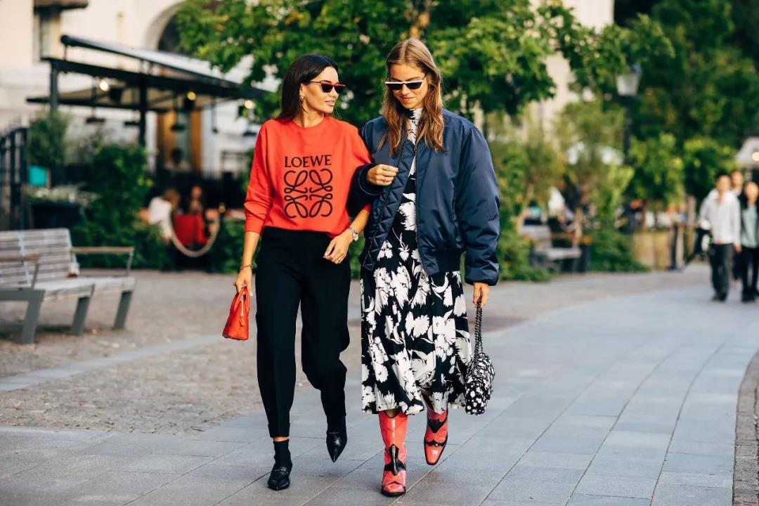 穿个衣服就暴露了真假姐妹情，是要逼我裸奔见闺蜜吗？