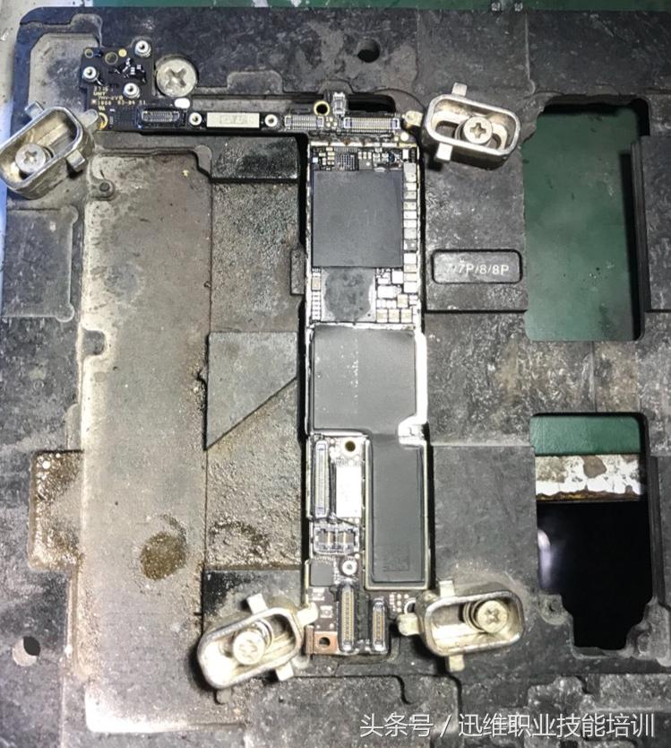 为报废的iPhone7换主板,CPU基带硬盘全拆,这手工让你大饱眼福