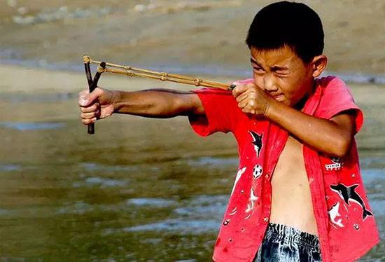 DIY弹弓,威力大的简单弹弓制作