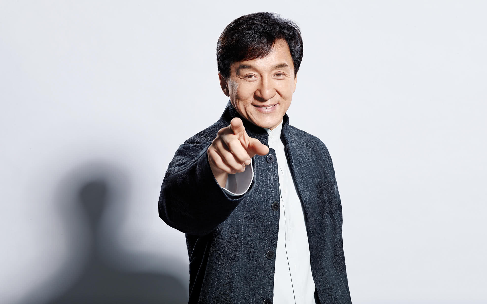 成龙是一个传奇人物吗,成龙都是享誉国际的功夫巨星