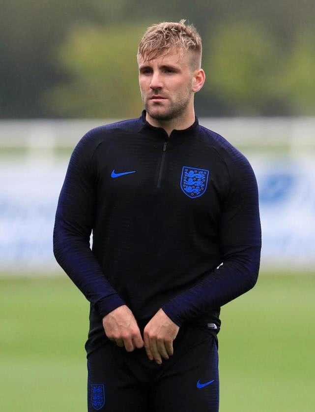 曼联成绩不佳穆帅遭质疑,曼联天才桑乔现状