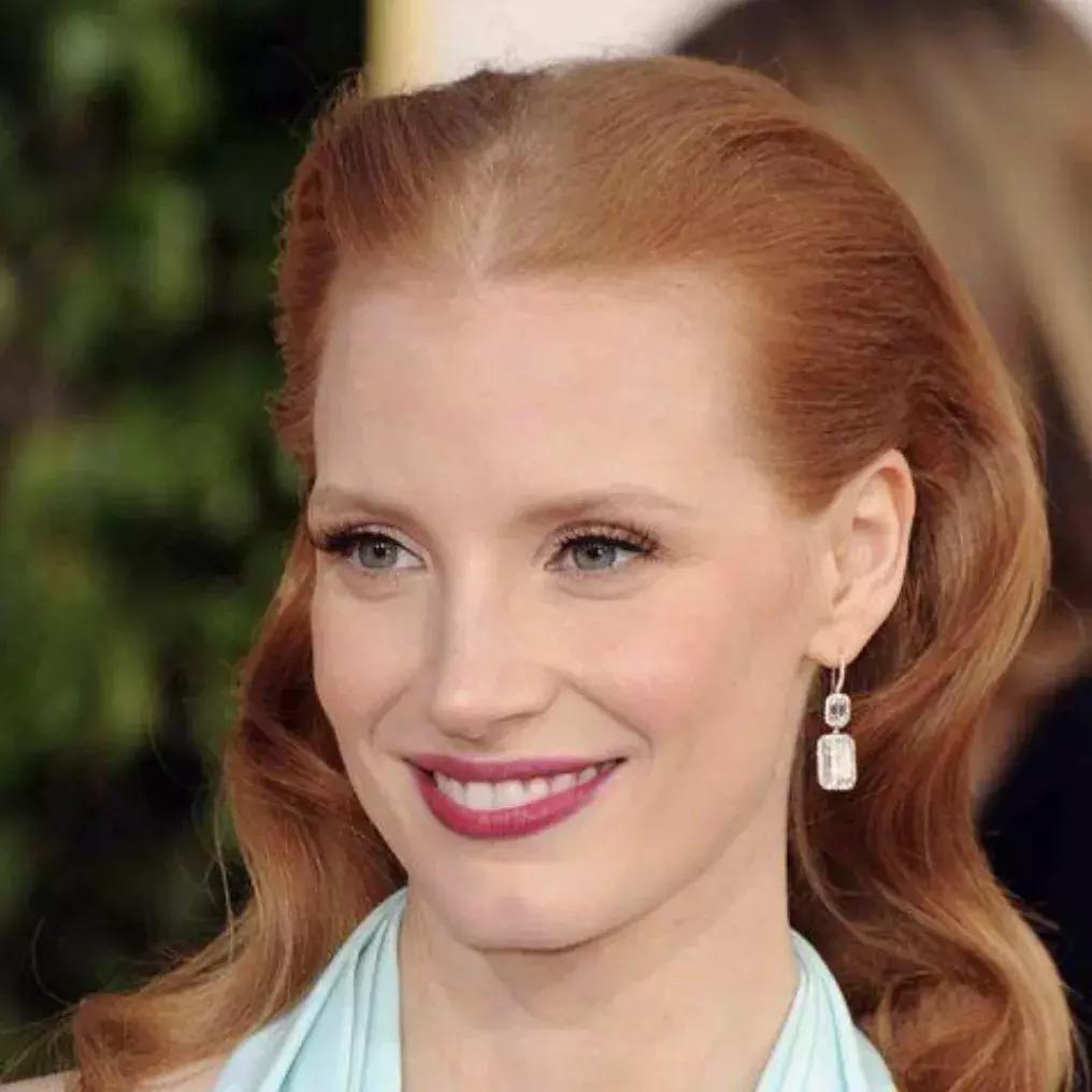 贝嫂和小贝早期采访,贝嫂和小贝相差几岁