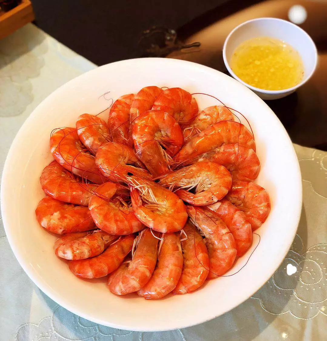 王炸！大连10家饭店鲜活海鲜组队放价，顾客自发早9点来排队！