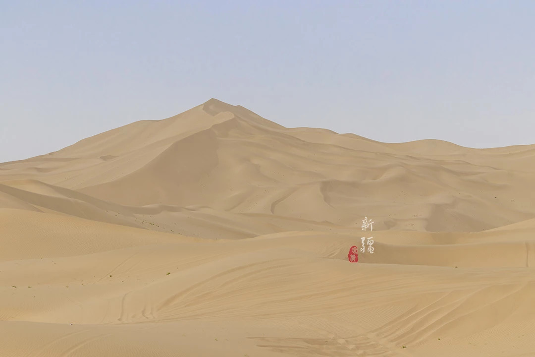 喀什库木塔格沙漠冲浪体验,沙漠滑沙比海上冲浪还过瘾