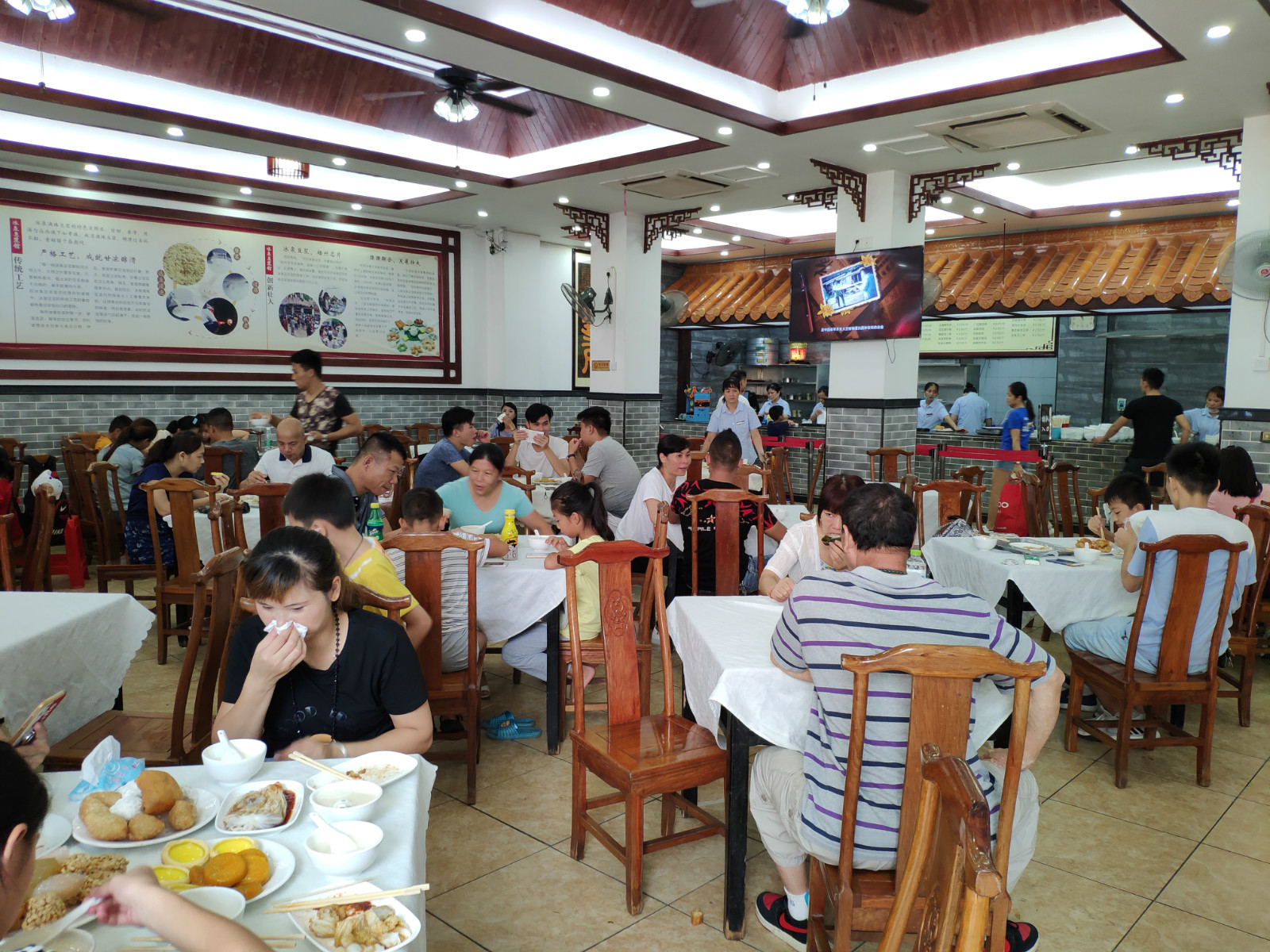 3小时广佛肇高速直达，去广西这个最广东的城市吃腐竹粉、喝冰泉