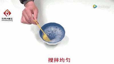 鞋子不用刷就能干净的方法,鞋子里倒东西