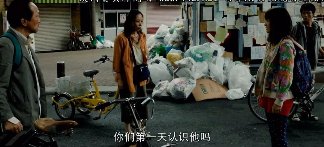 被现代文明“绑架”的家庭有多惨，这部电影拍出了答案