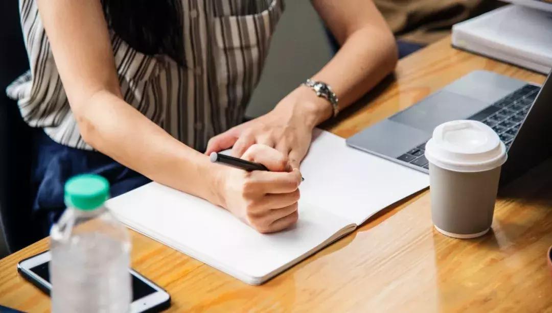 35岁的我裸辞最后活成了一个笑话,女子因琐事太多从体制内裸辞