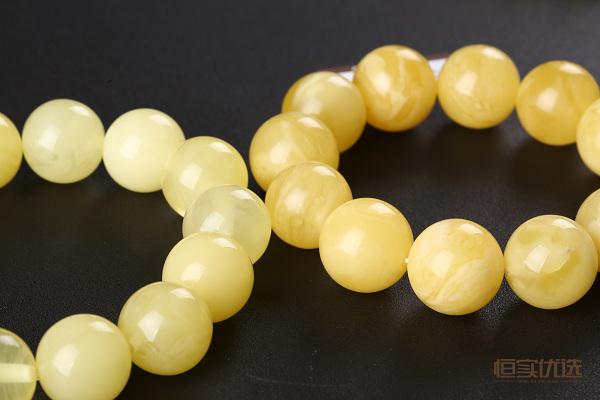 琥珀与塑料的鉴别方法,怎样鉴别琥珀和塑料的区别