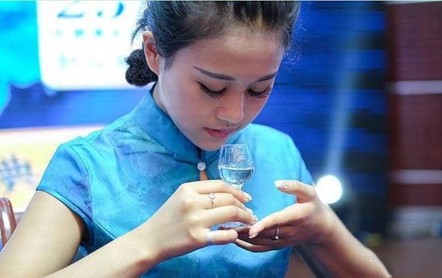 怎样分清假酒,如何分清楚假酒