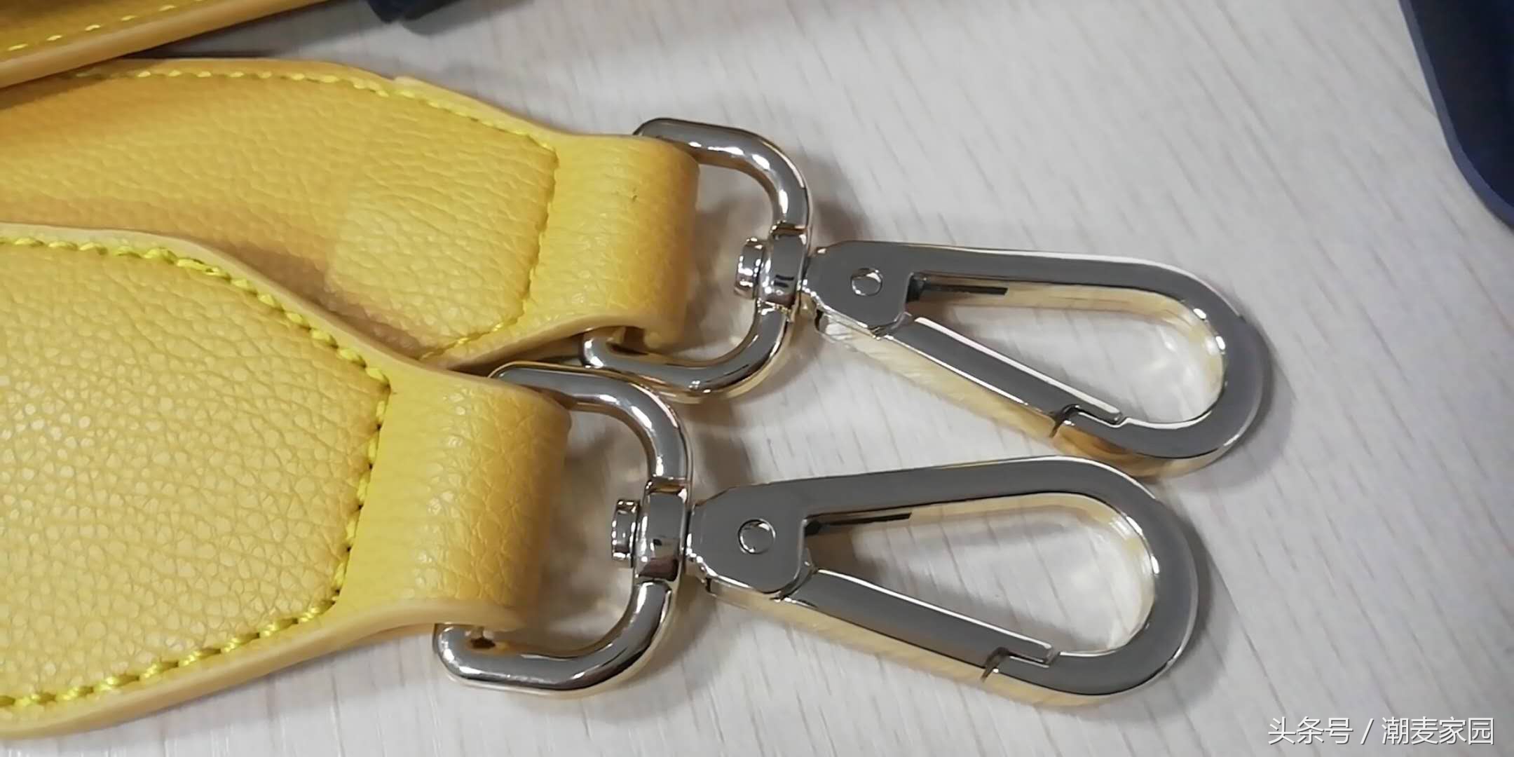 「手感超好」实拍美女刚刚到手的香港zornna包包开箱