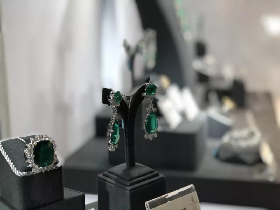 谁说高端大气就顾不上性价比?让嘉德香港来告诉你