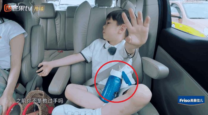 嗯哼给霍思燕戴的什么手表,霍思燕嗯哼正装