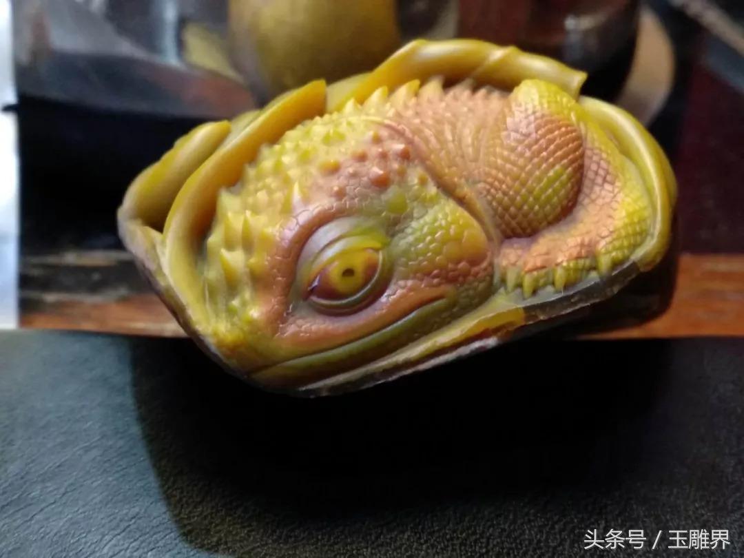 杂质被玉雕师用活，作品活了