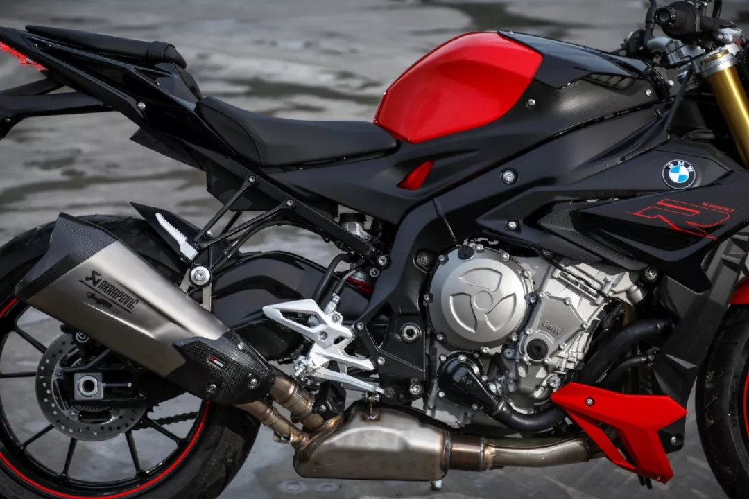 宝马s1000r改新s1000rr,宝马s1000r和本田cb1000r