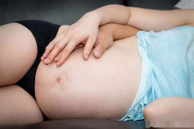 怀孕中期夫妻可以分床睡吗,怀孕中期夫妻间要注意什么