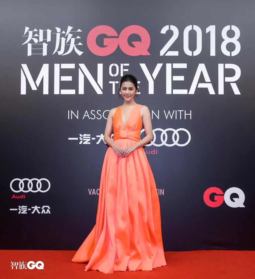 聂远红毯打苍蝇喜提微博热搜,追星赢家聂远小s