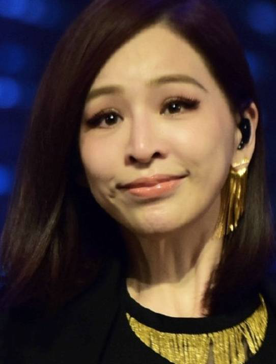 昔日女神王心凌现身被吐槽脸垮了,王心凌官方回应怼粉