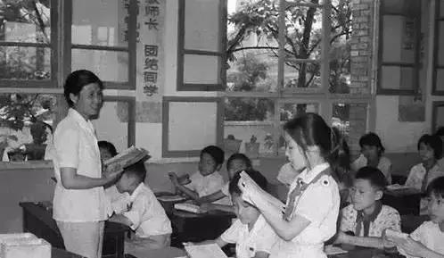 感谢老师愿老师前程似锦,感恩老师的谆谆教诲铭记于心