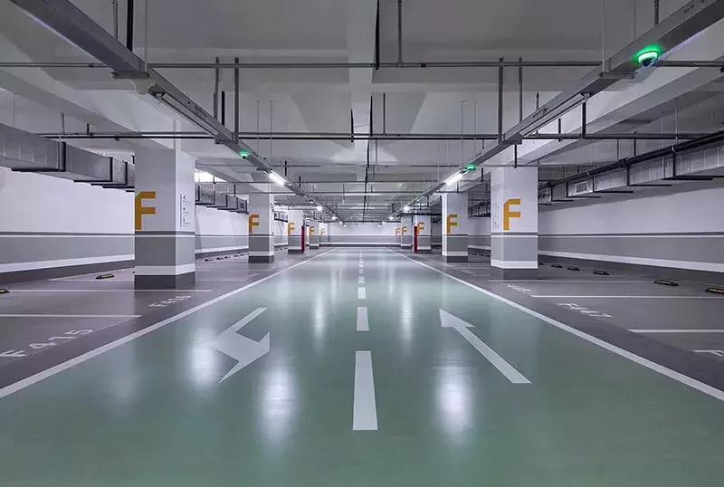 王子饭店曾经的女老板，在北郊盖了栋楼，里面放了1600件瓷器