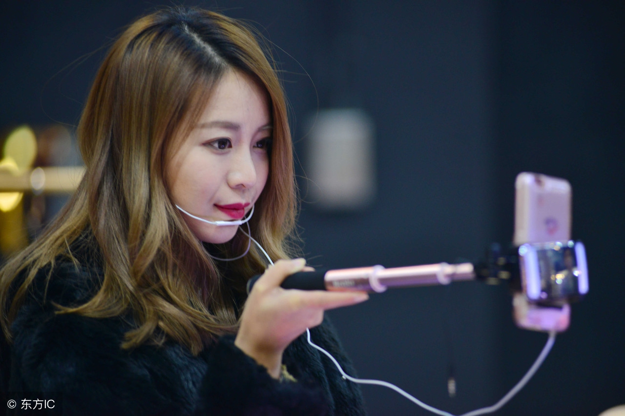 300万网红殴打孕妇,300万粉丝女网红涉嫌殴打孕妇