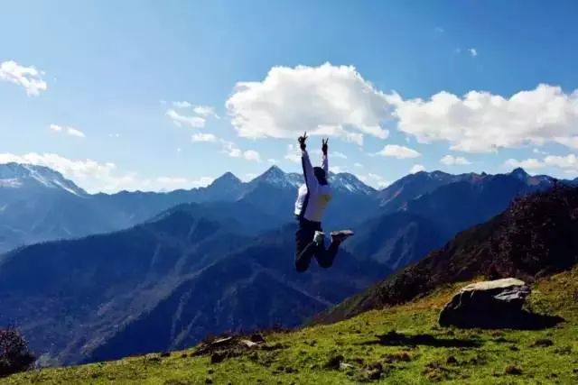 川西不次于牛背山的观景平台,比牛背山更近的贡嘎观景平台