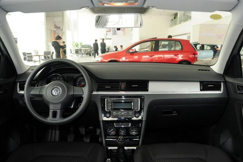 5万左右可以入手哪年的朗逸,5万预算买二手朗逸还是桑塔纳