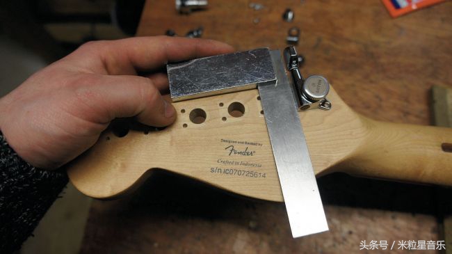 吉他调音把琴弦调断了怎么办,吉他如何更换琴弦并调音