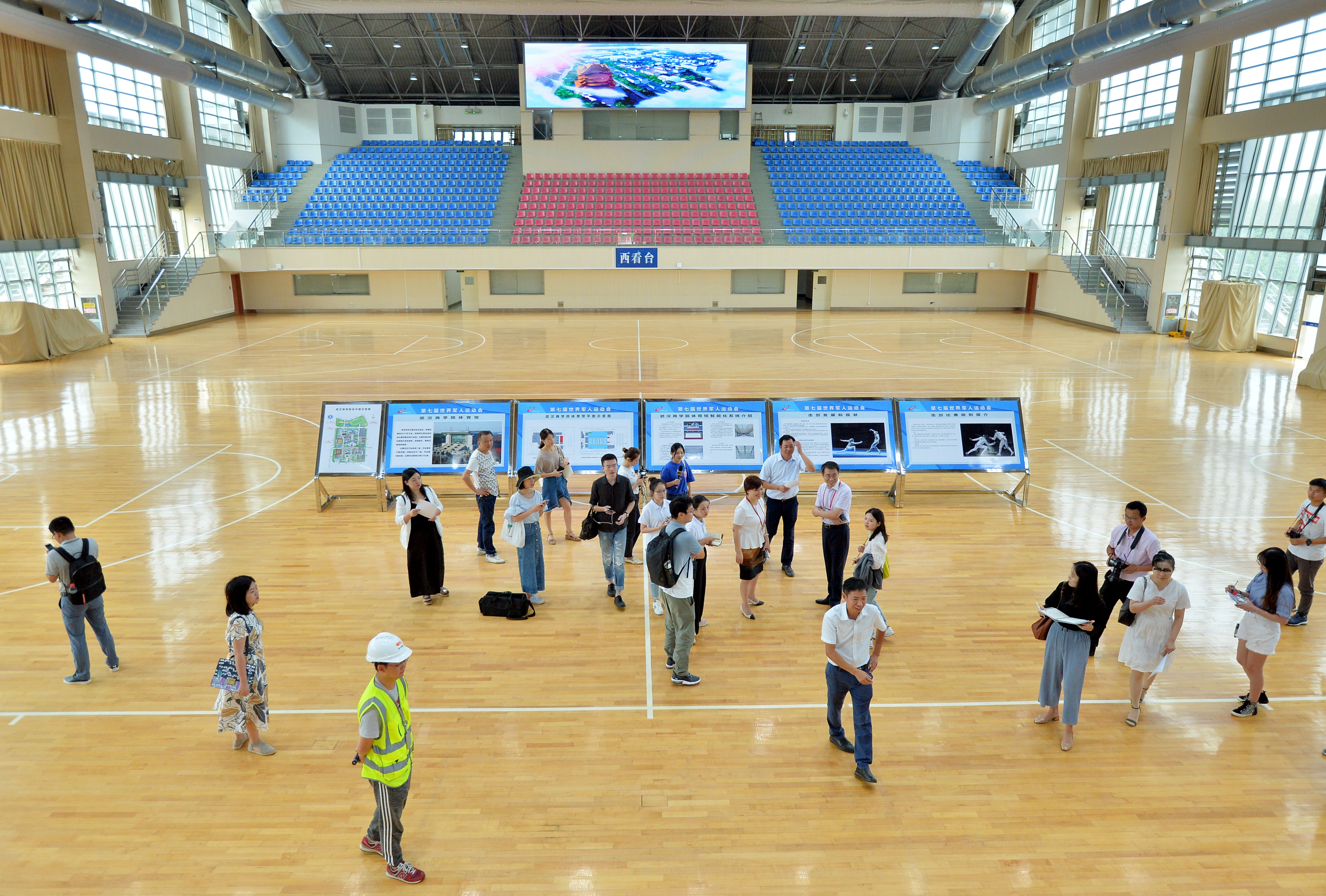 武汉商学院军运会游泳馆,武汉商学院体育馆