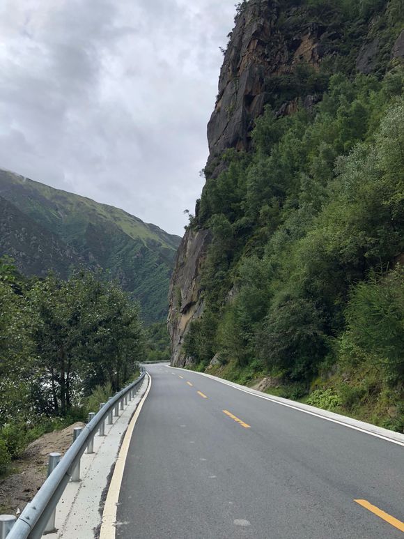 女骑士大踏板摩旅318川藏线 (318川藏线天堂之路)