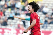 王霜加冕“亚洲足球小姐”！曾因难以忍受国内2000块工资赴韩踢球