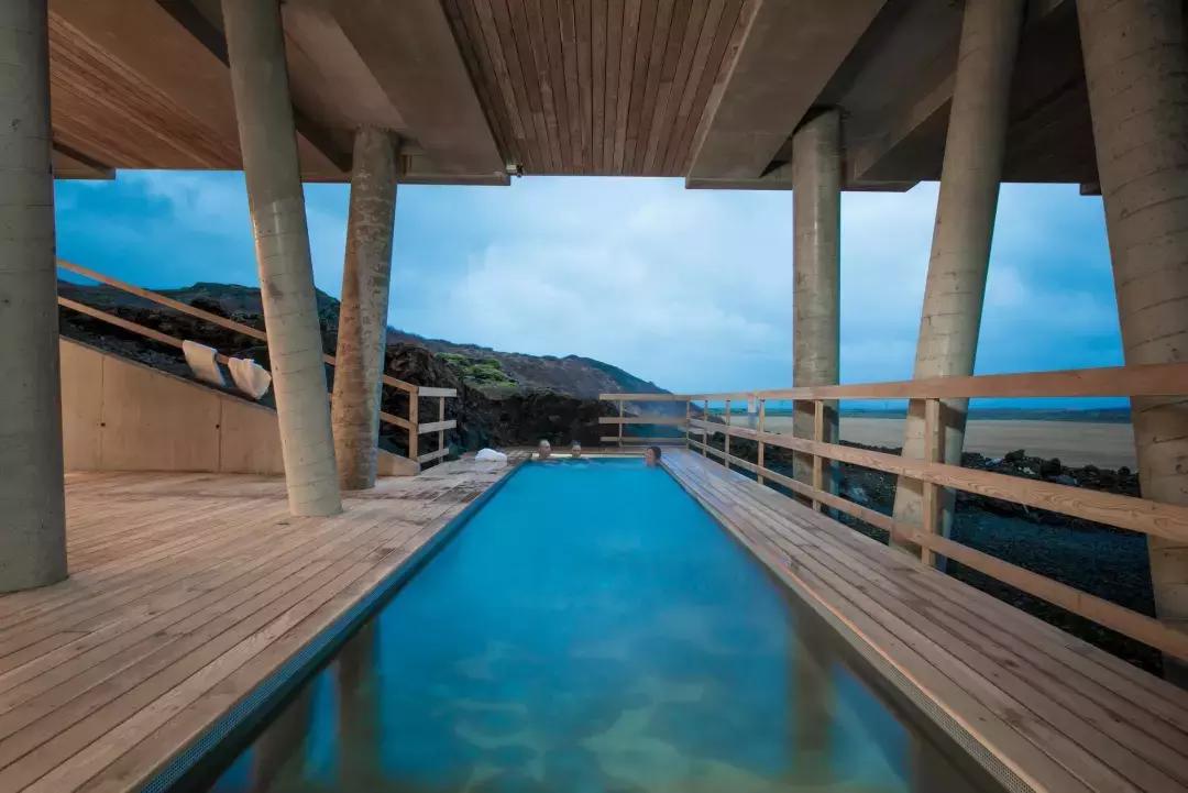 小木屋，玻璃顶，火山温泉，住这些酒店，get最cool极光姿势