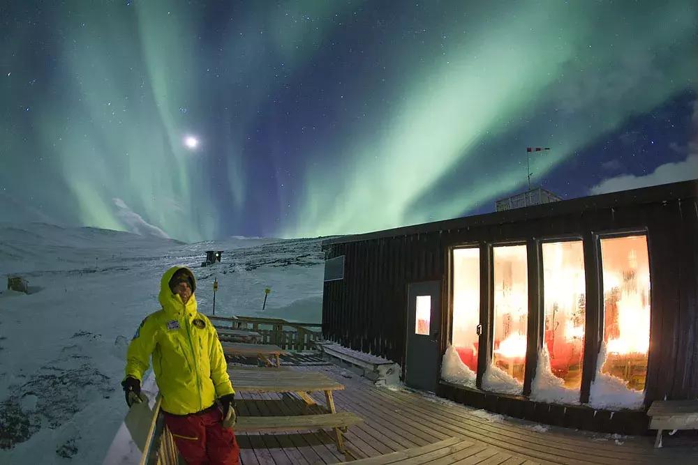 小木屋，玻璃顶，火山温泉，住这些酒店，get最cool极光姿势