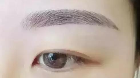 目前最流行的三种半永久眉毛,当下最流行半永久眉型