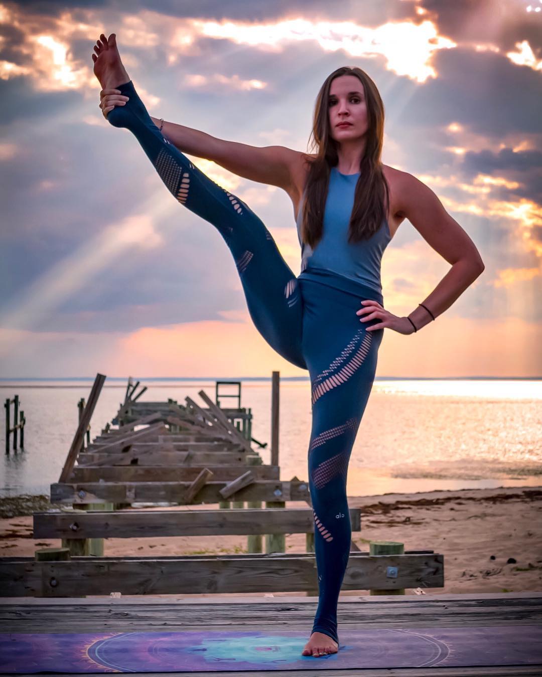 瑜伽和燃脂有氧健身操哪个好,有氧燃脂瑜伽课程