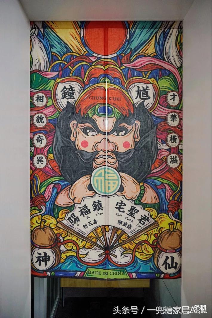 年轻人,谁不是一边感叹房子小,一边在小房子里拼命折腾?