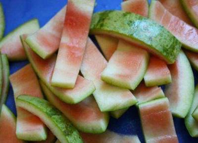 天热宝宝长痱子咋办？教你几招治痱子