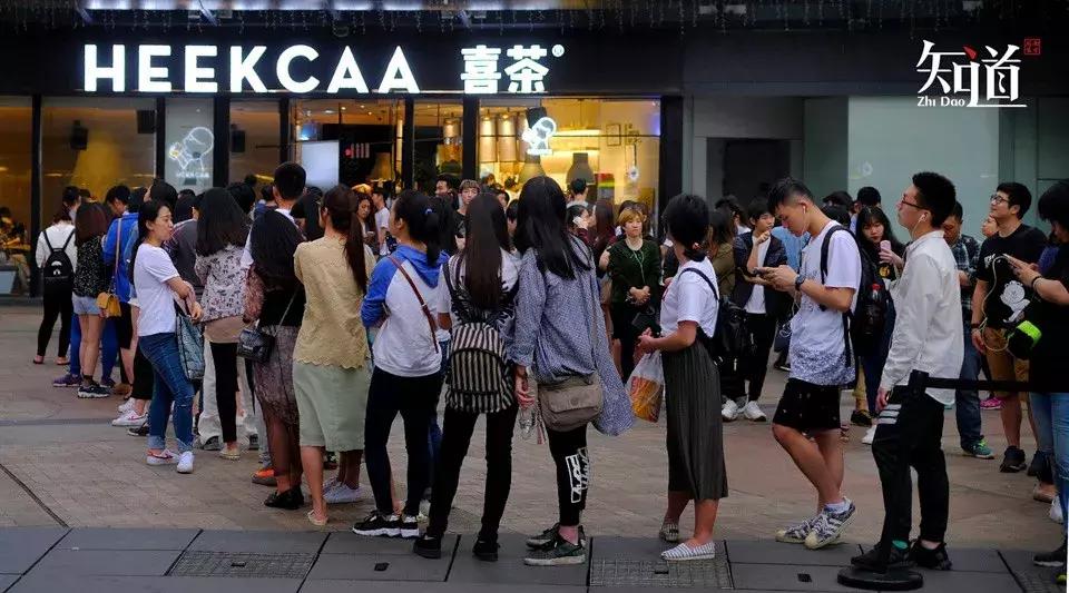 排队三小时网红店,为网红花光积蓄