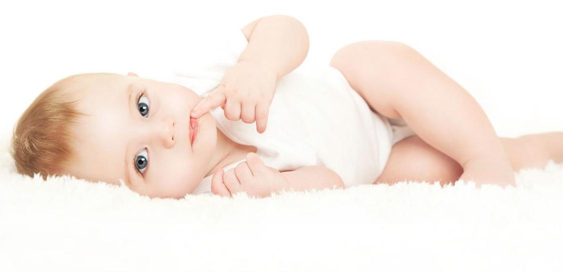 生命的奇迹，胎儿6个月时脑部静脉丛囊肿，出生后一切正常