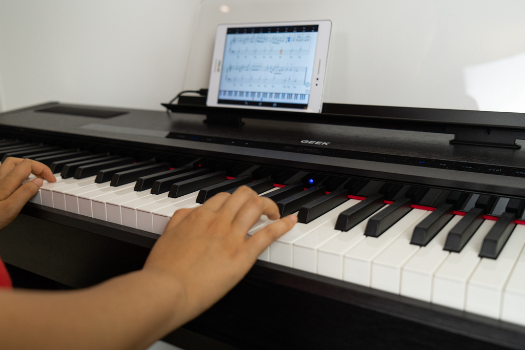 考级钢琴键容易上手,考级启蒙