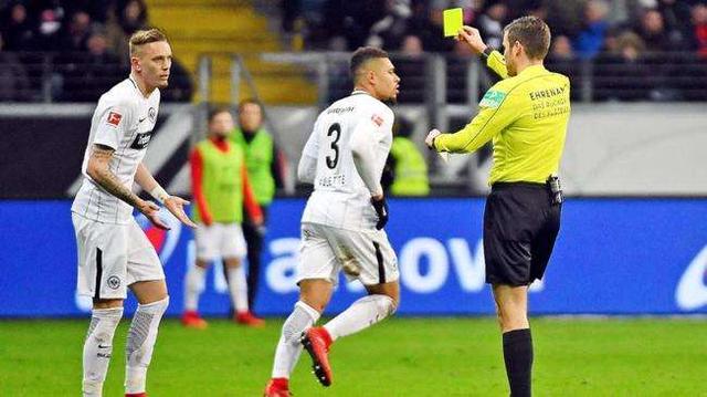 足球场红牌和黄牌的规格,足球场上黄牌和红牌