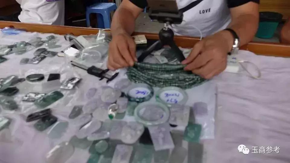 7000玉商*制抵**直播售玉，有人赞同，有人反对，你咋看