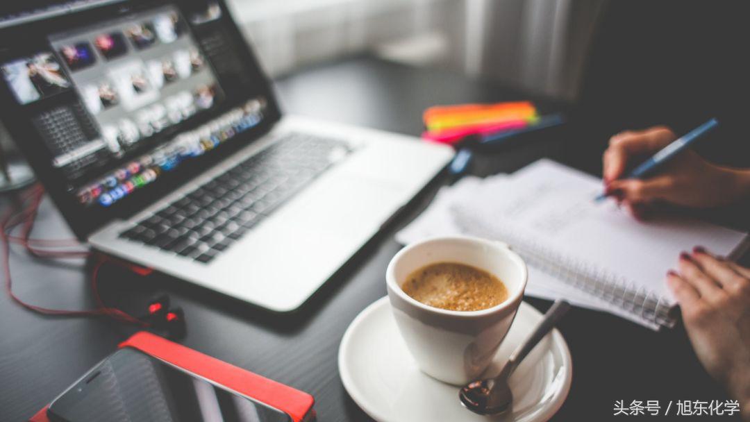 word怎么删除空白页页眉,word怎么删除空白页啊