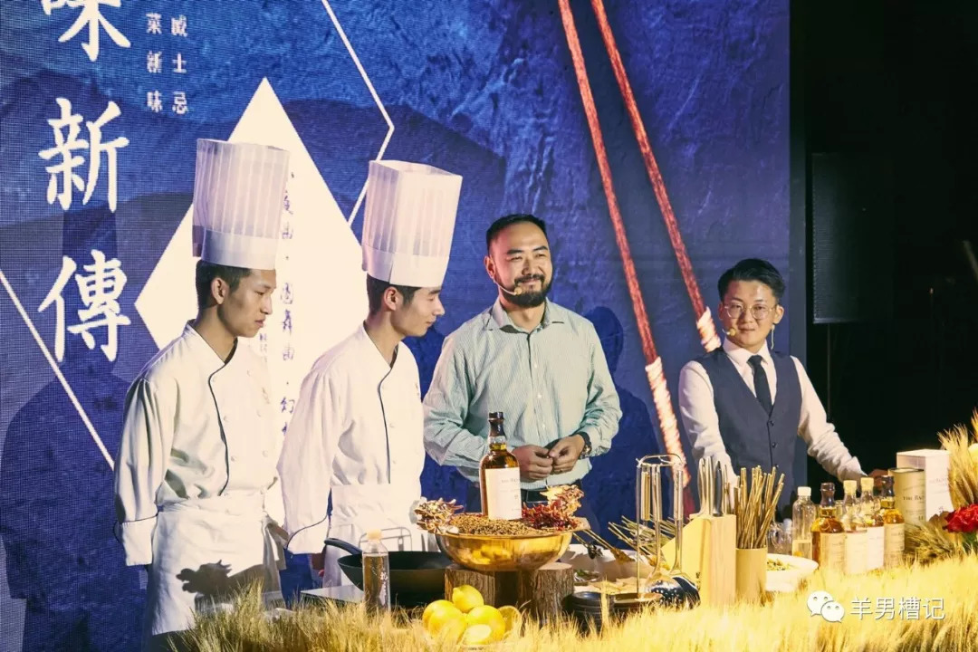 他在今年教师节宣布退休计划并着力挚手相传下一代