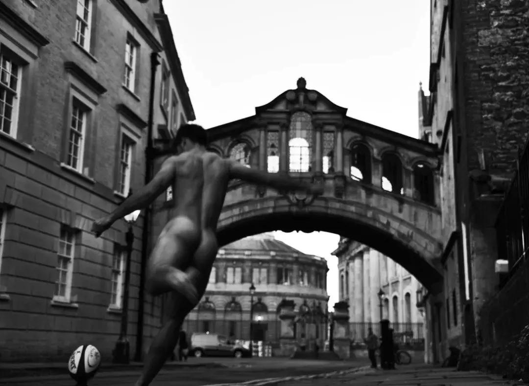 学霸为爱全果出镜?一年一度的剑桥火辣写真又双叒来了!