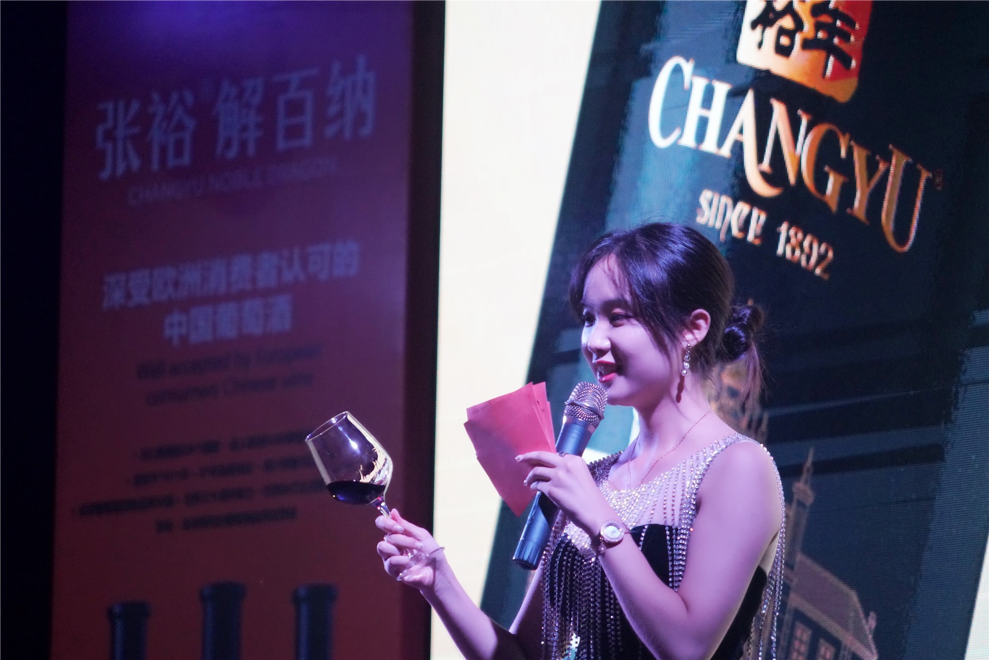 第九代张裕解百纳品鉴会荆州,张裕解百纳干红品酒大师的选择