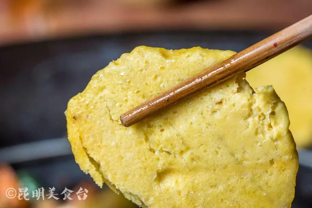 藏在昆明老厂房里的柴火鸡，一款酱料价值百万，连续排队5年