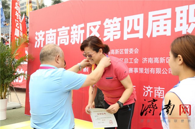 第四届济南市高新区职工运动会隆重开幕，现场气氛热烈、精彩至极！